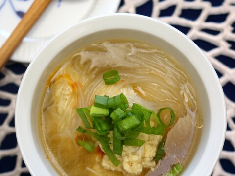 豆腐団子と春雨の中華スープ。